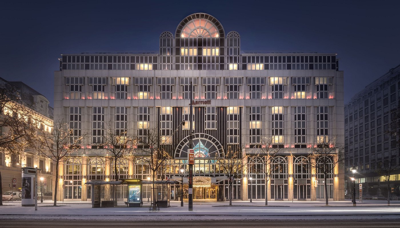 Transfer to Marriott Wien